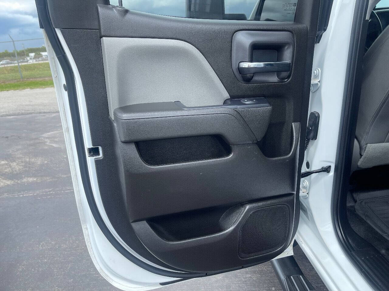 2019 Chevrolet Silverado HD Pickup - $37,900