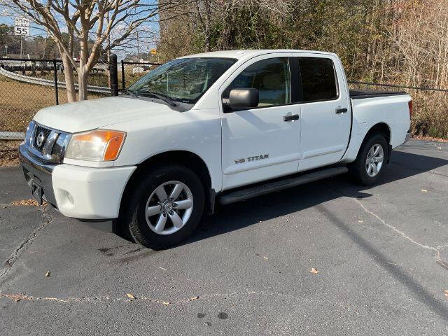 2014 Nissan Titan SV's photo