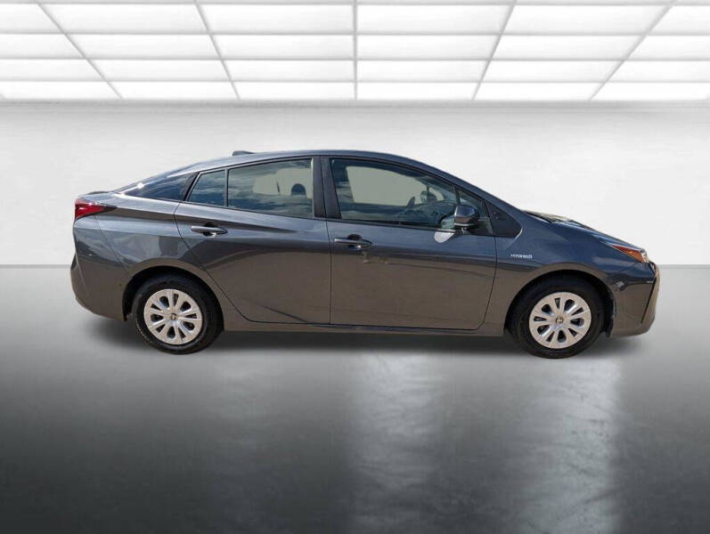 2021 Toyota Prius LE