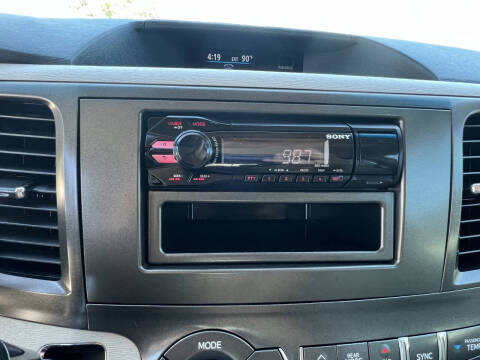 2013 Toyota Sienna LE 8-Passenger