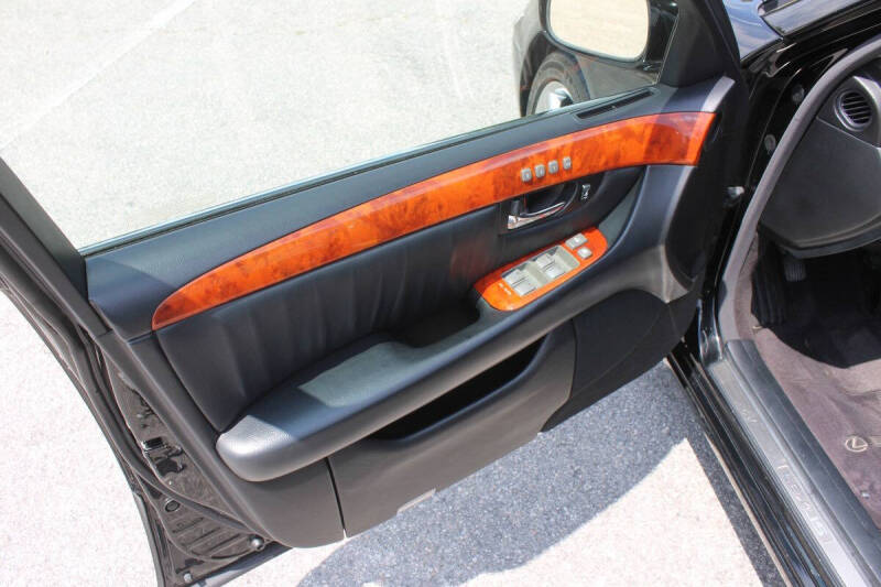 2004 Lexus LS 430