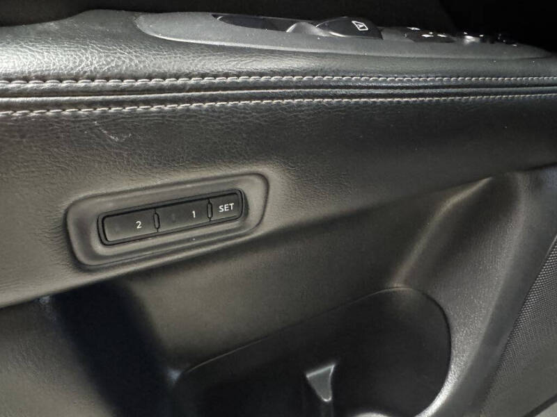 2016 Nissan Pathfinder SL