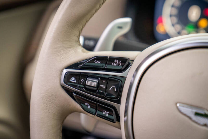 2021 Aston Martin DBX