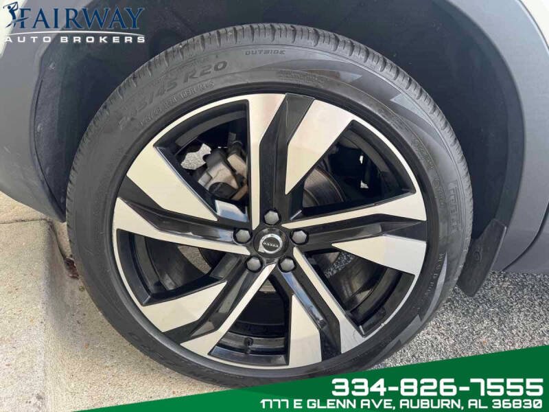 2024 Volvo XC40 B5 Plus Dark Theme