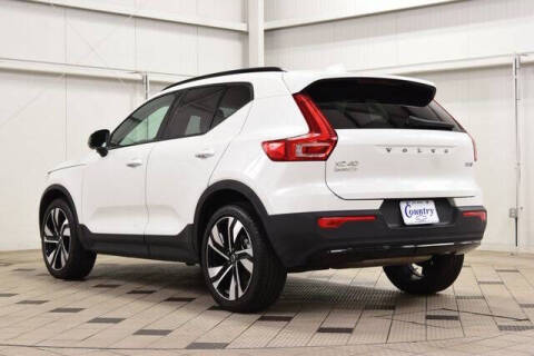 2025 Volvo XC40 B5 Plus Dark Theme