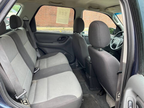 2003 Ford Escape XLS Popular