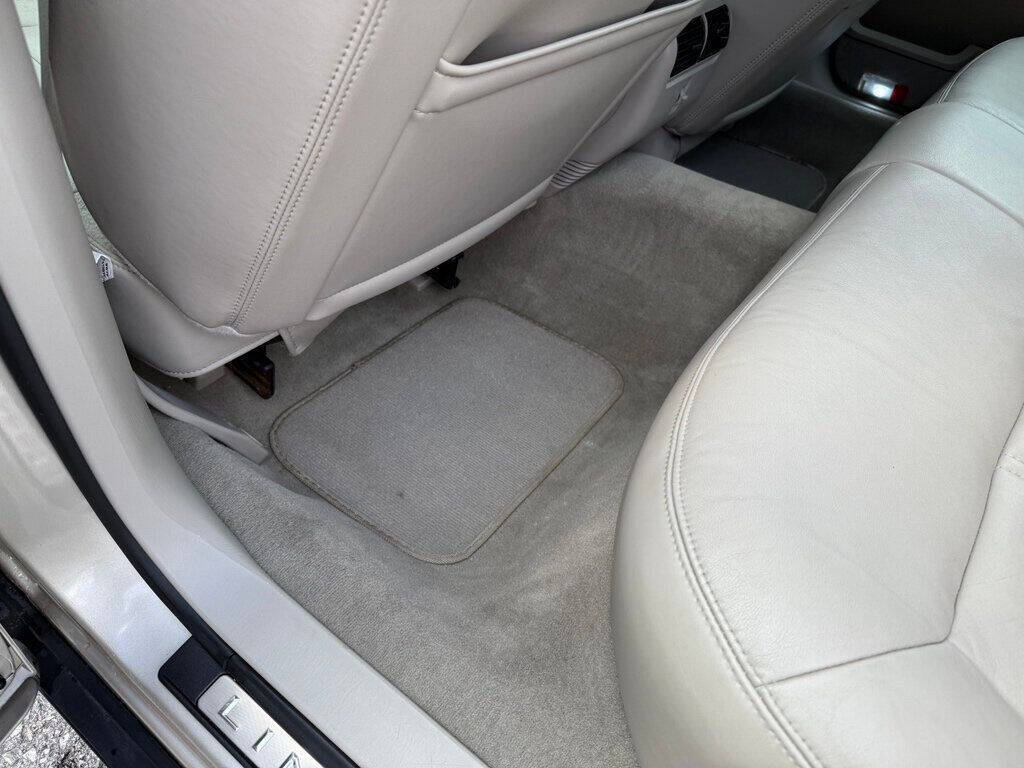 2010 Lincoln Town Car 36