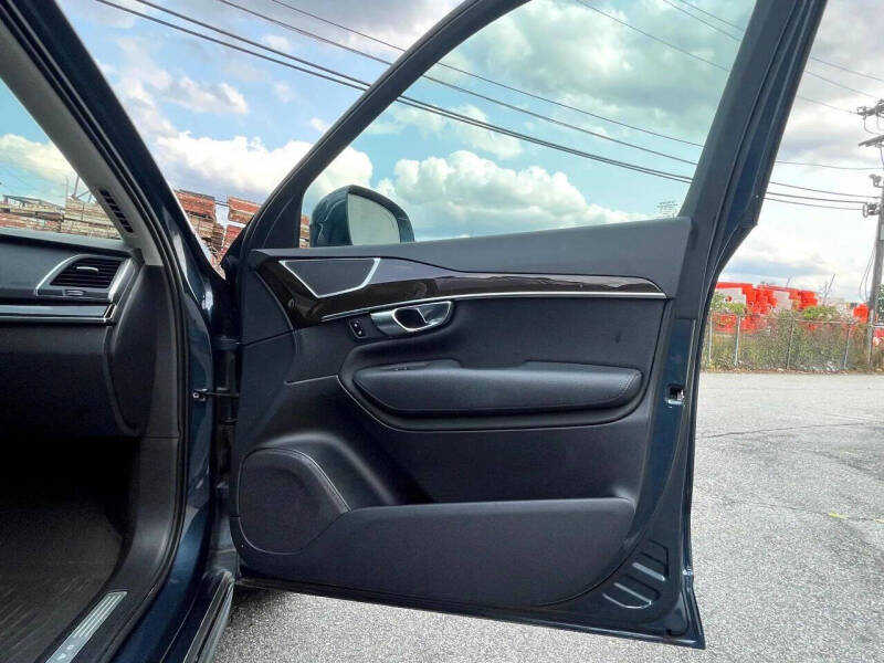 2019 Volvo XC90 T6 Momentum