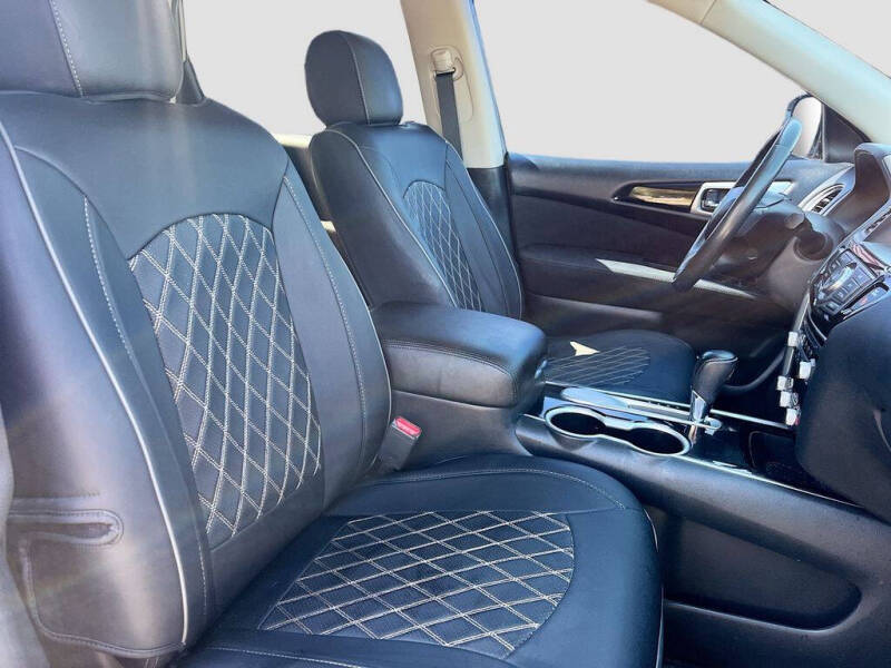 2017 Nissan Pathfinder SV