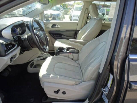 2017 Chrysler Pacifica Hybrid Premium