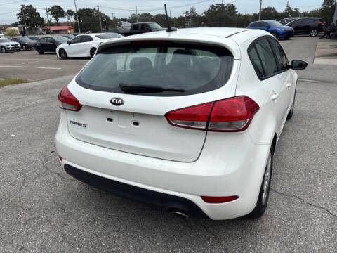 2017 Kia Forte5 LX