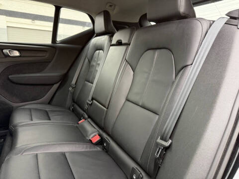 2022 Volvo XC40 T5 Momentum