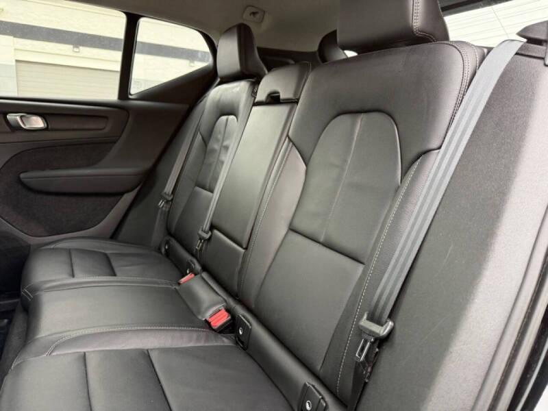 2022 Volvo XC40 T5 Momentum