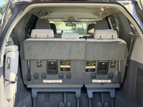 2015 Toyota Sienna LE Mobility 7-Passenger