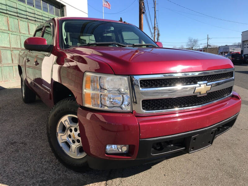 2007 Chevrolet Silverado 1500 for sale at Illinois Auto Sales in Paterson NJ