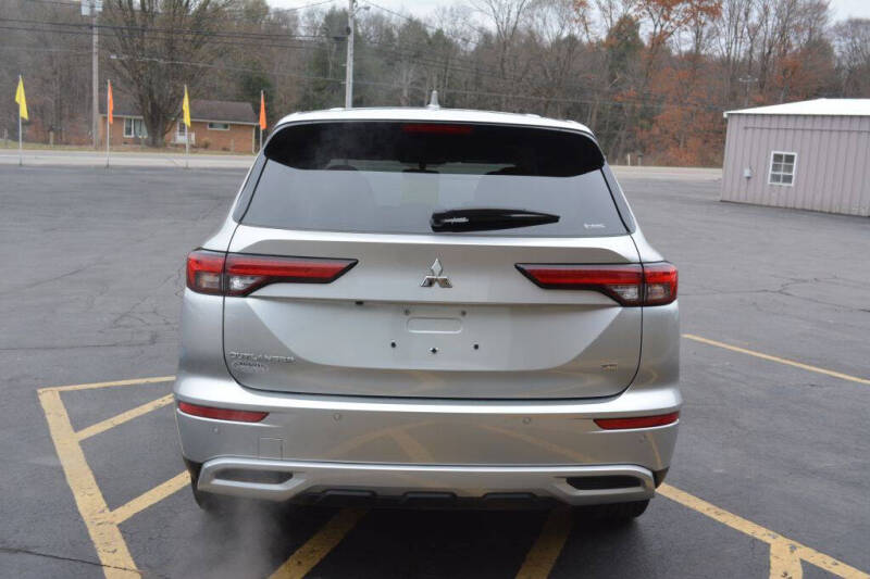 2024 Mitsubishi Outlander SE