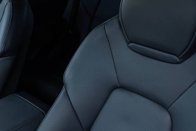 2025 Porsche Cayenne GTS