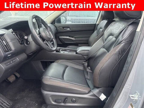 2024 Nissan Pathfinder SL