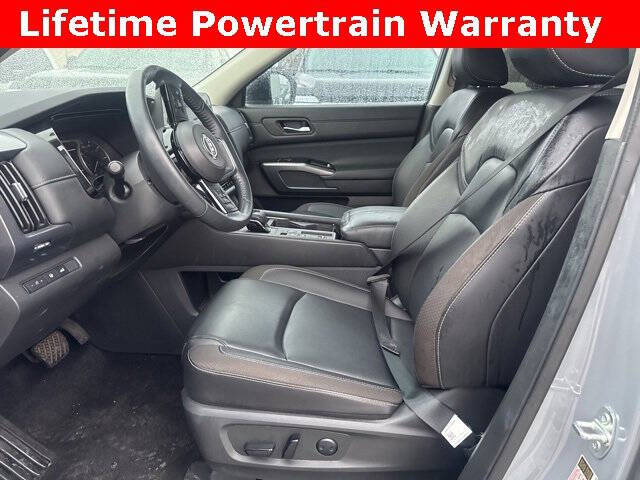 2024 Nissan Pathfinder SL