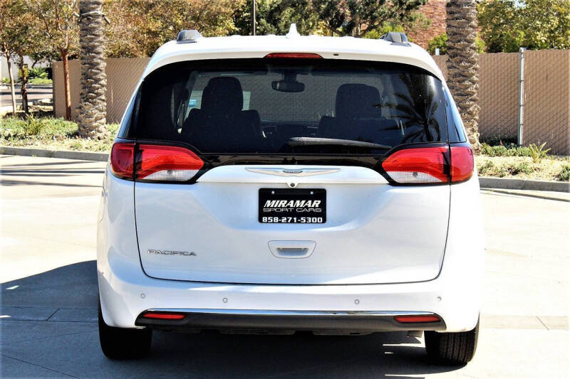 2017 Chrysler Pacifica Touring-L