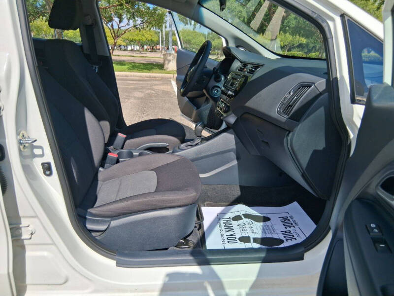 2016 Kia Rio 5-Door LX