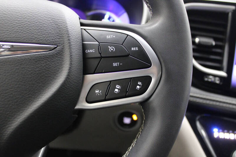 2022 Chrysler Pacifica Hybrid Touring L