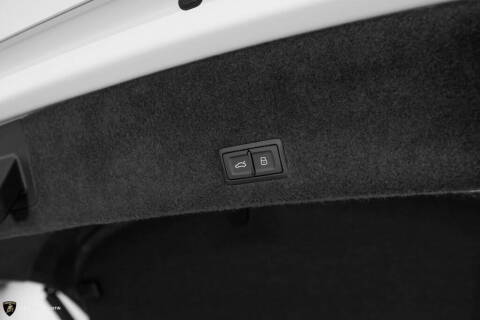 2025 Lamborghini Urus SE