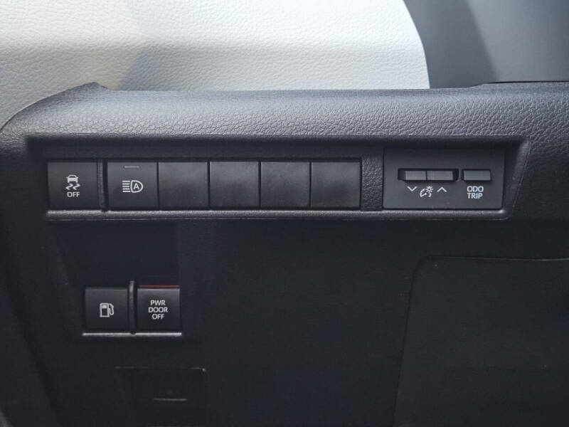 2026 Toyota Sienna LE 8-Passenger