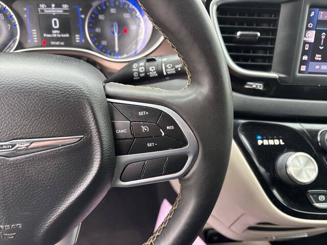 2022 Chrysler Voyager LX