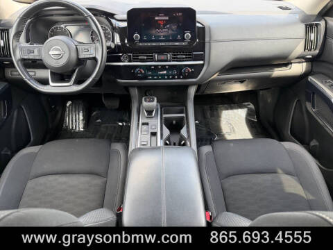 2024 Nissan Pathfinder SV