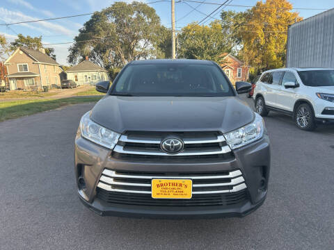 2017 Toyota Highlander for sale at Brothers Used Cars Inc in Sioux City IA