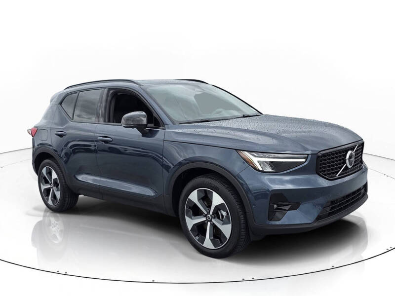 2026 Volvo XC40 B5 Plus