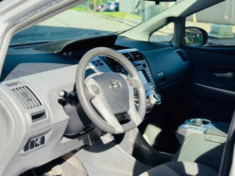 2012 Toyota Prius v Two