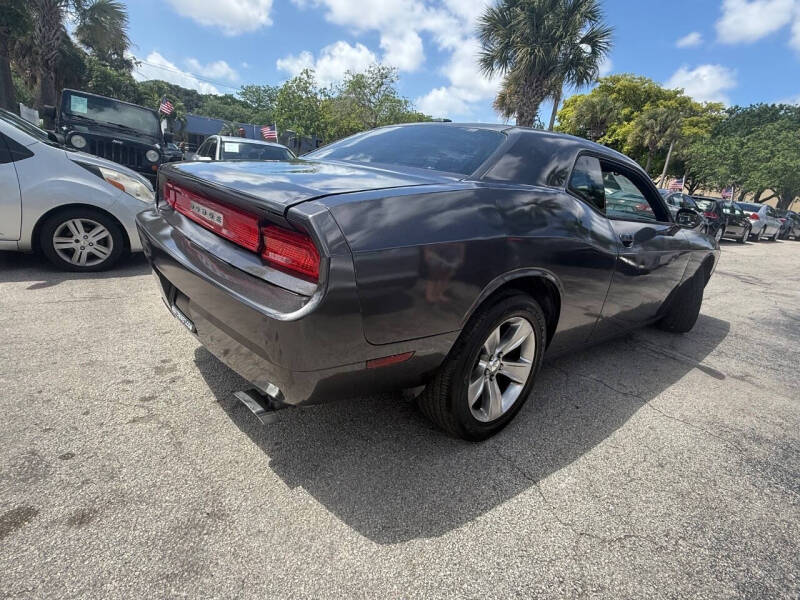 2014 Dodge Challenger SXT