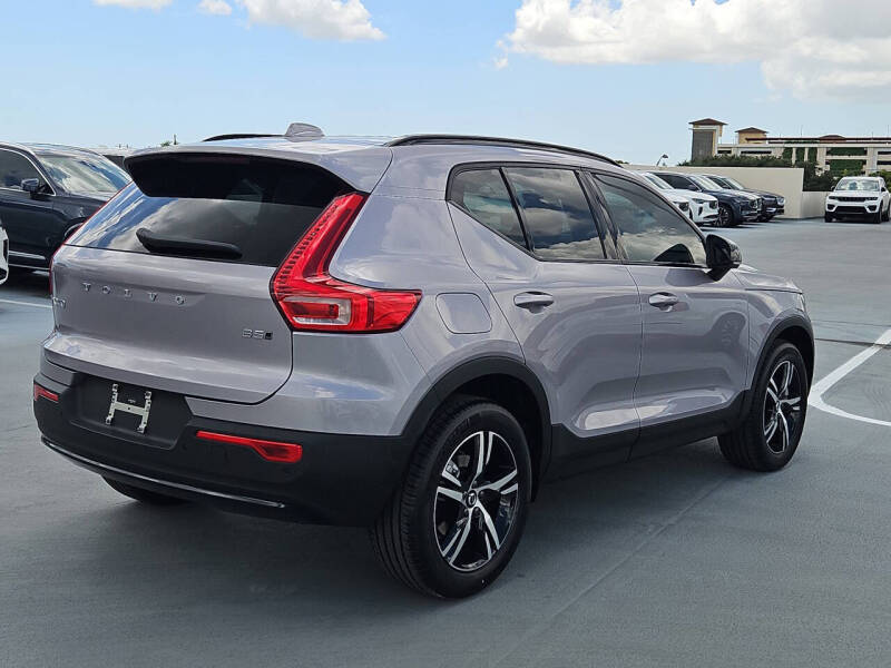 2026 Volvo XC40 B5 Core