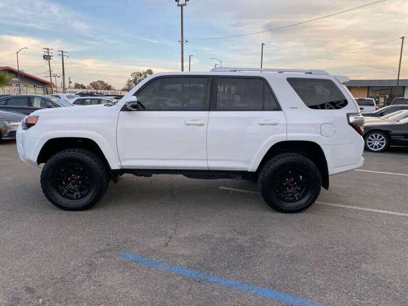 2018 Toyota 4Runner SR5 Premium photo 6