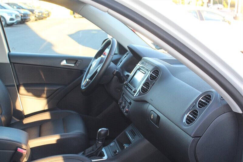 2017 Volkswagen Tiguan 2.0T Limited S 4Motion