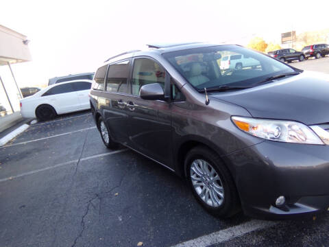 2011 Toyota Sienna XLE 7-Passenger Auto Access Seat