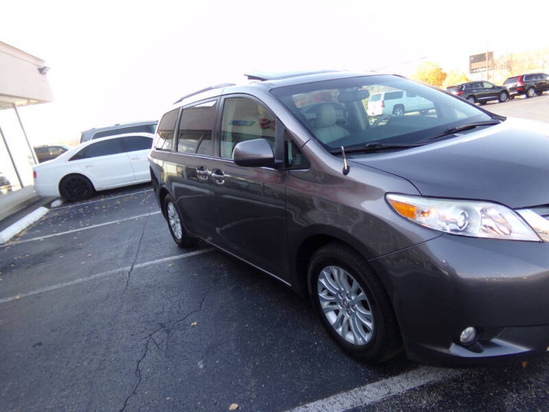 2011 Toyota Sienna XLE 7-Passenger Auto Access Seat