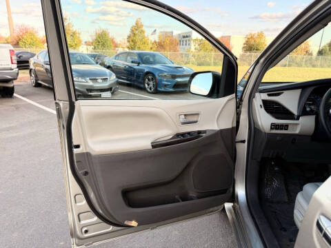 2017 Toyota Sienna XLE Premium 8-Passenger