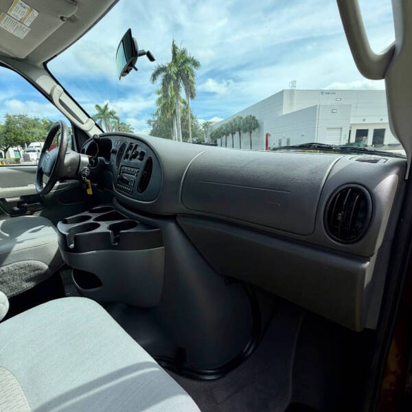 2008 Ford E-Series E-350 SD XLT
