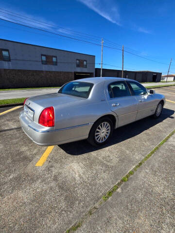 2003 Lincoln Town Car Signature