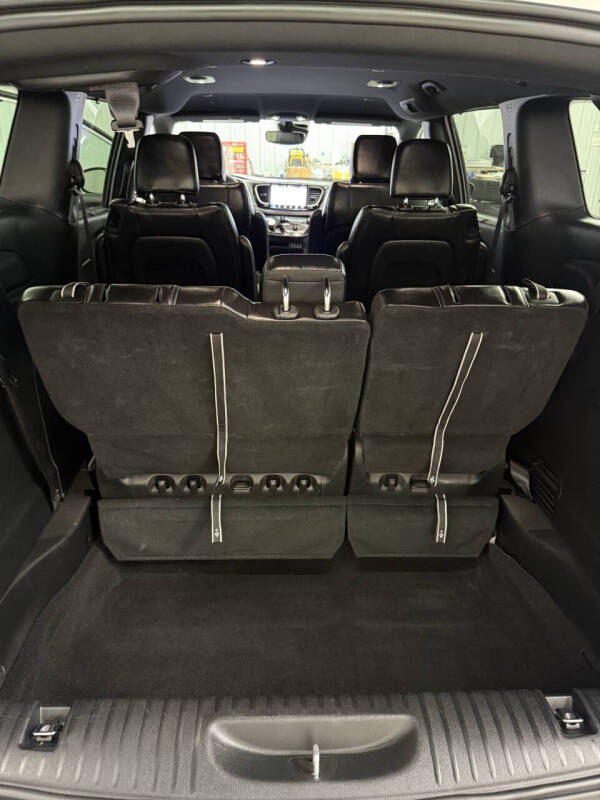 2025 Chrysler Pacifica Select - Photo 16