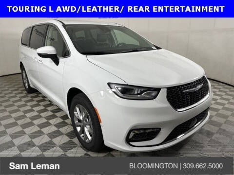 2023 Chrysler Pacifica for sale at Sam Leman CDJR Bloomington in Bloomington IL