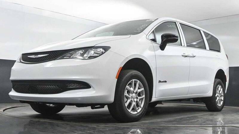 2025 Chrysler Voyager LX