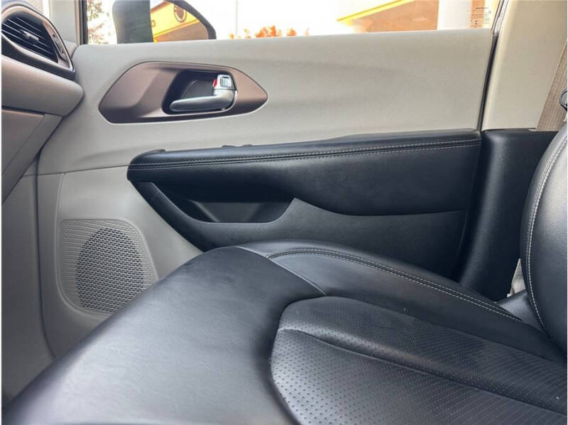 2020 Chrysler Voyager LXi