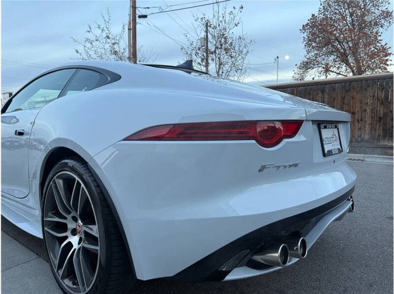 2017 Jaguar F-TYPE R