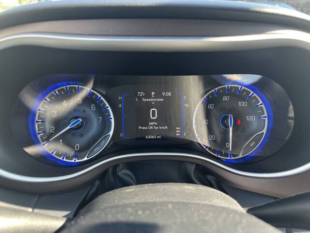 2022 Chrysler Voyager LX