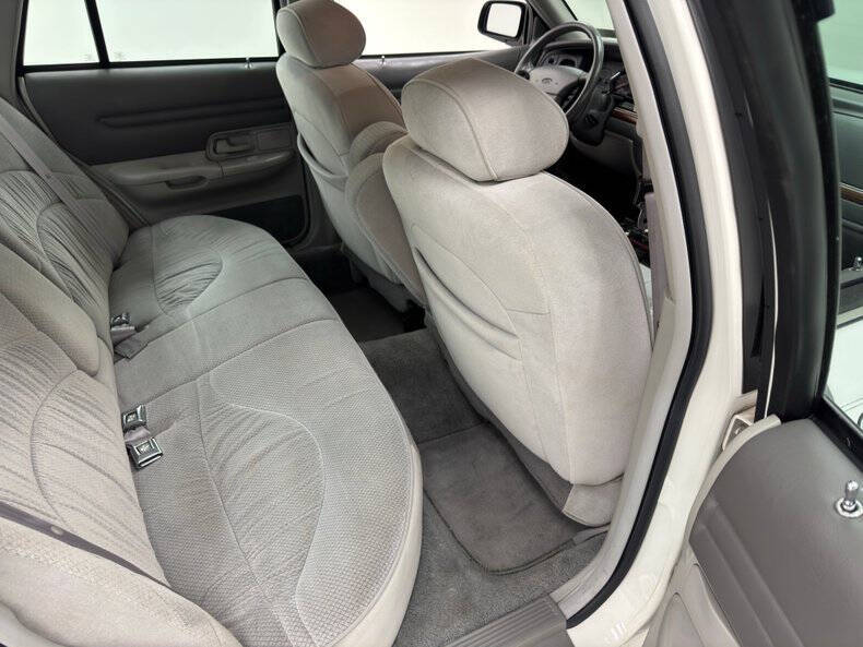 1997 Ford Crown Victoria LX
