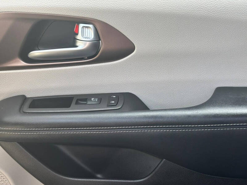 2021 Chrysler Voyager LXi